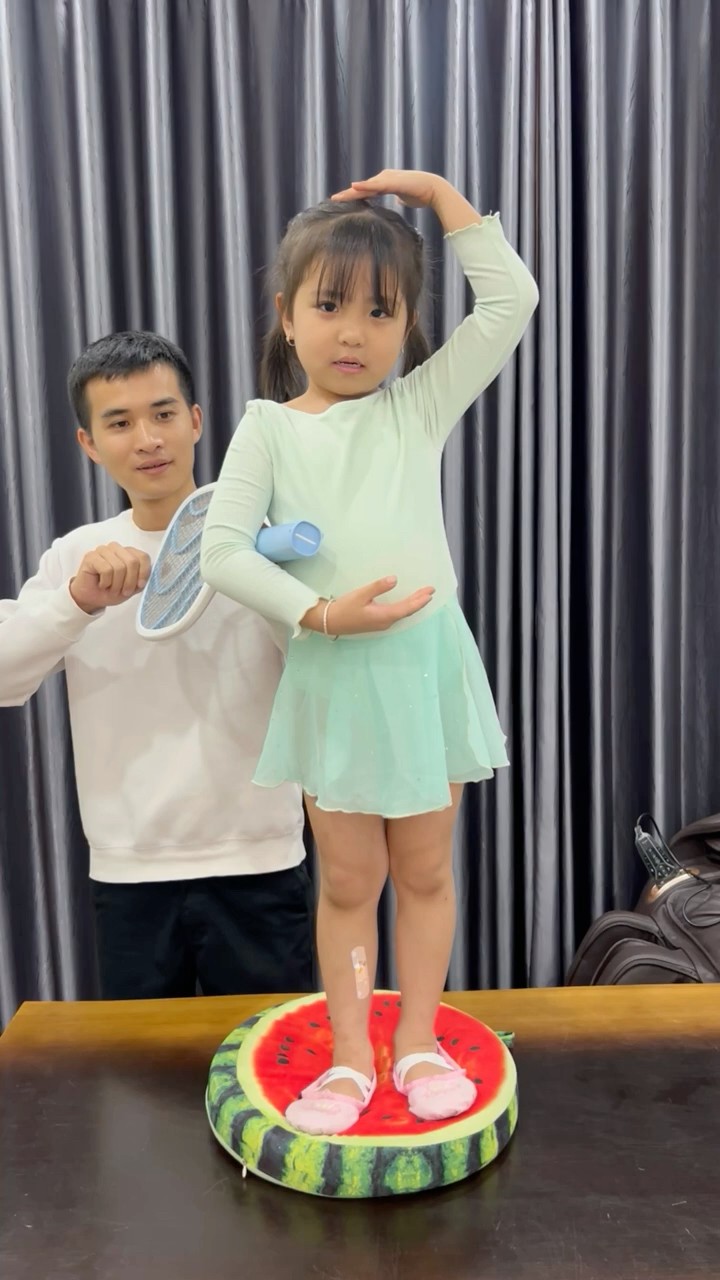 Su Hao comedy: doll wind-up music box ??