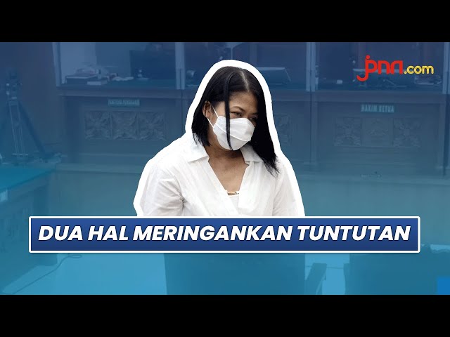 Dituntut 8 Tahun Penjara, Putri Candrawathi Tertunduk Lesu