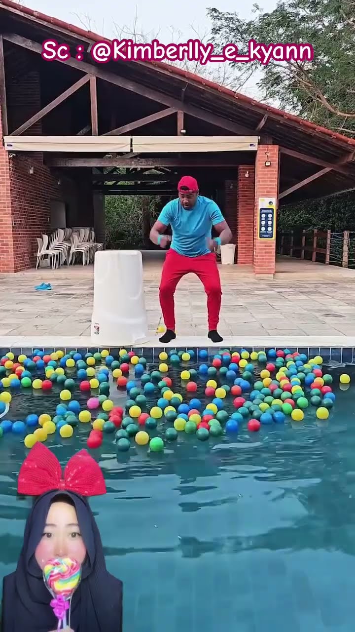ADUHH PAKET BOLA PAPA TUMPAH ⁉️ MAU BERENANG TAPI ADA … ? @Kimberlly_e_kyann #shorts #funny