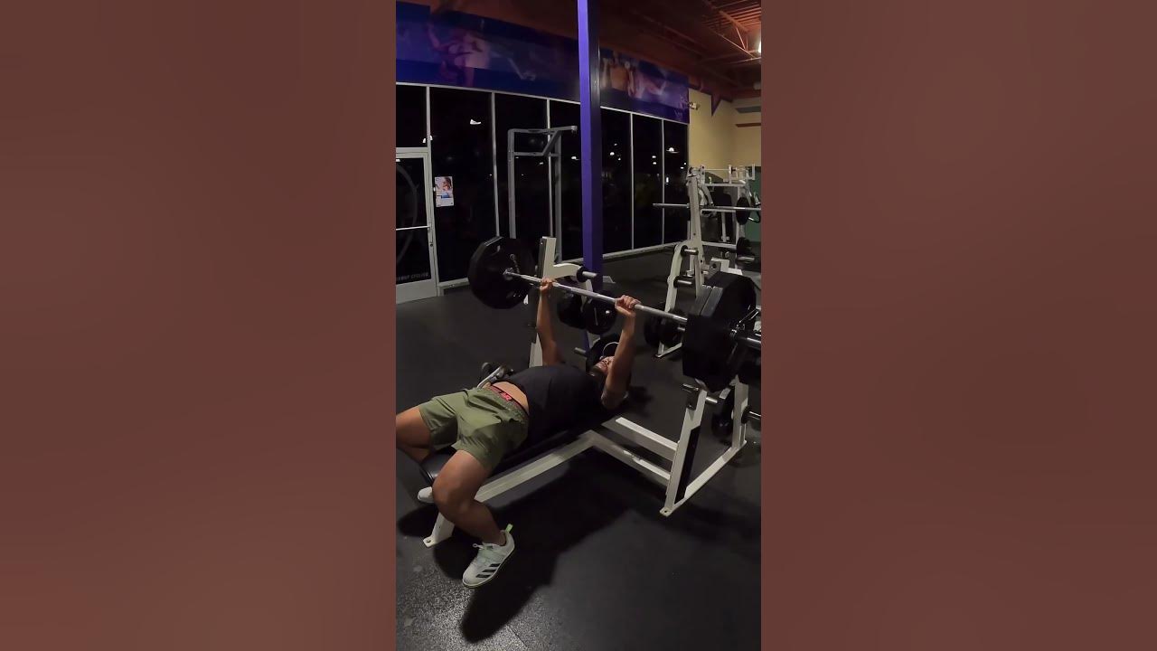 benching-225-lbs-is-super-easy-youtube
