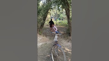 Cậu bé tốt bụng giúp đỡ em bé tội nghiệp mồ côi #shorts