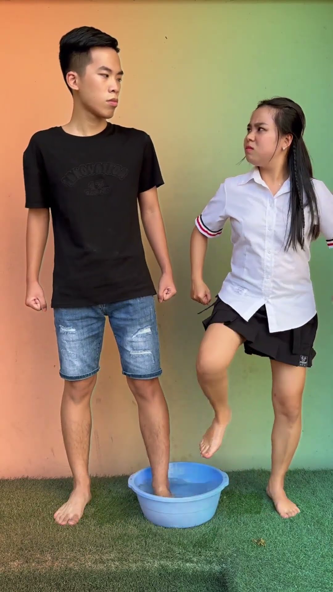 LNS - Vũ điệu bàn chân trong thau nước || Foot dance - Just for funny #shorts