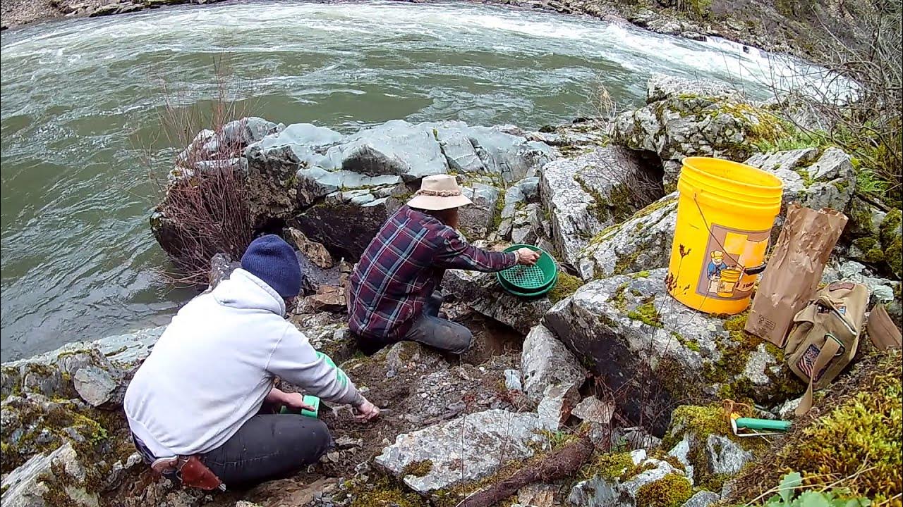 Gold Panning in Oregon - Travel Oregon