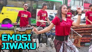 EMOSI JIWAKU !! Aransemen Keren Versi Angklung Malioboro Jogja (Angklung Carehal)