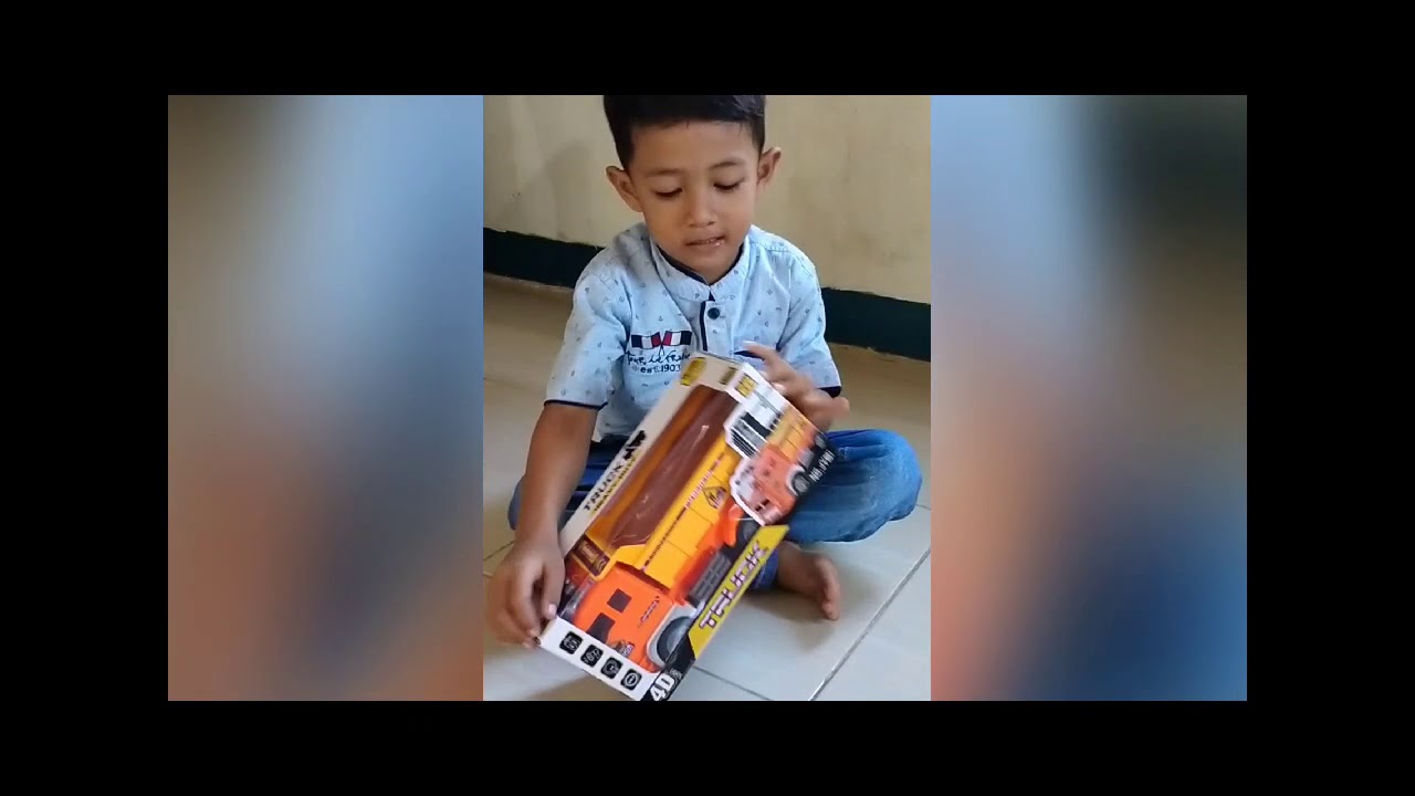 Unboxing mainan  mobil truk  YouTube