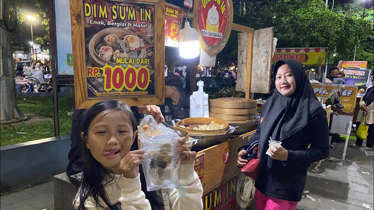JAJAN MALAM MALAM NYOBAIN KEBAB VIRAL DI LAPANG MERDEKA SUKABUMI