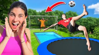 GEKKE TRAMPOLINE ZWEMBAD VOETBAL CHALLENGE vs DE BOYS! #458