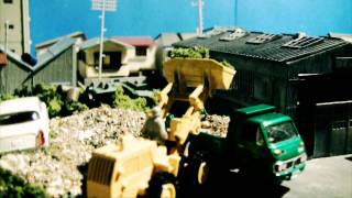 エルフダンプ砂利を運ぶ(トミカ)