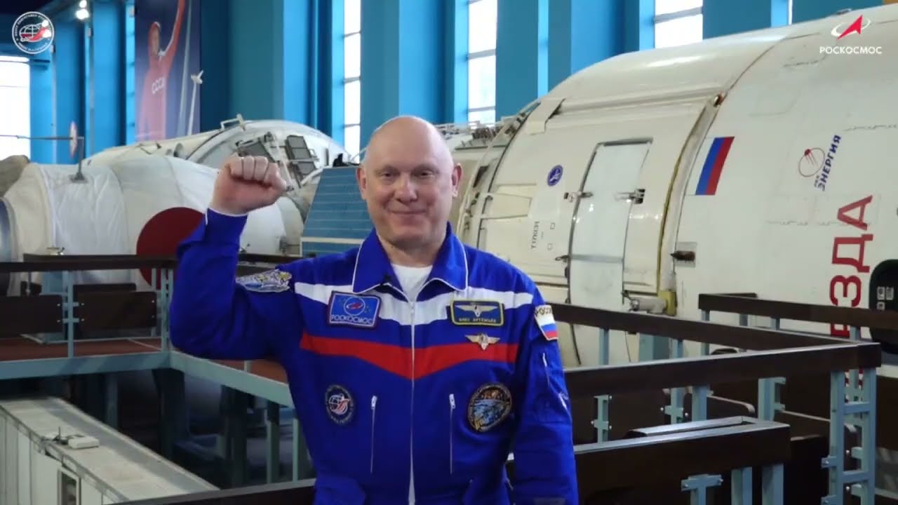 Космонавт Олег Артемьев передал пожелания школьникам