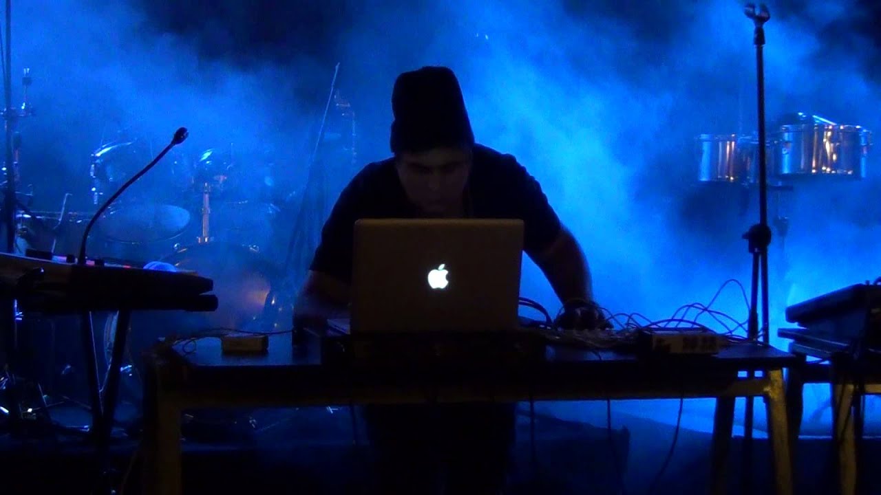 Jorge Jara & Nikol Claude - eliminatorias de Altavoz electrónica 2013 - YouTube