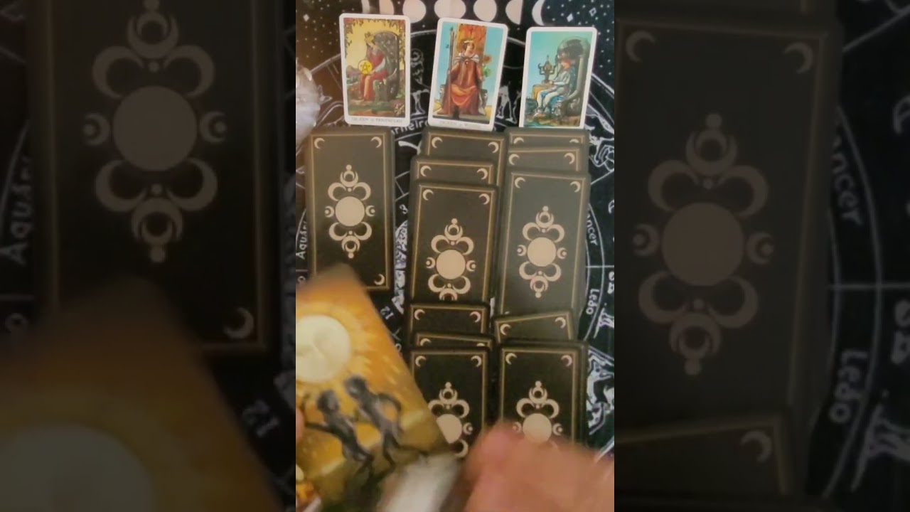 Почему он/она продолжает общаться с соперницец и как будут развиваться их отношегия в будущем.