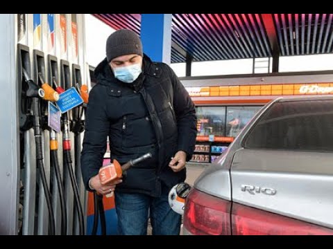 Бензин в России подорожал с опережением графика