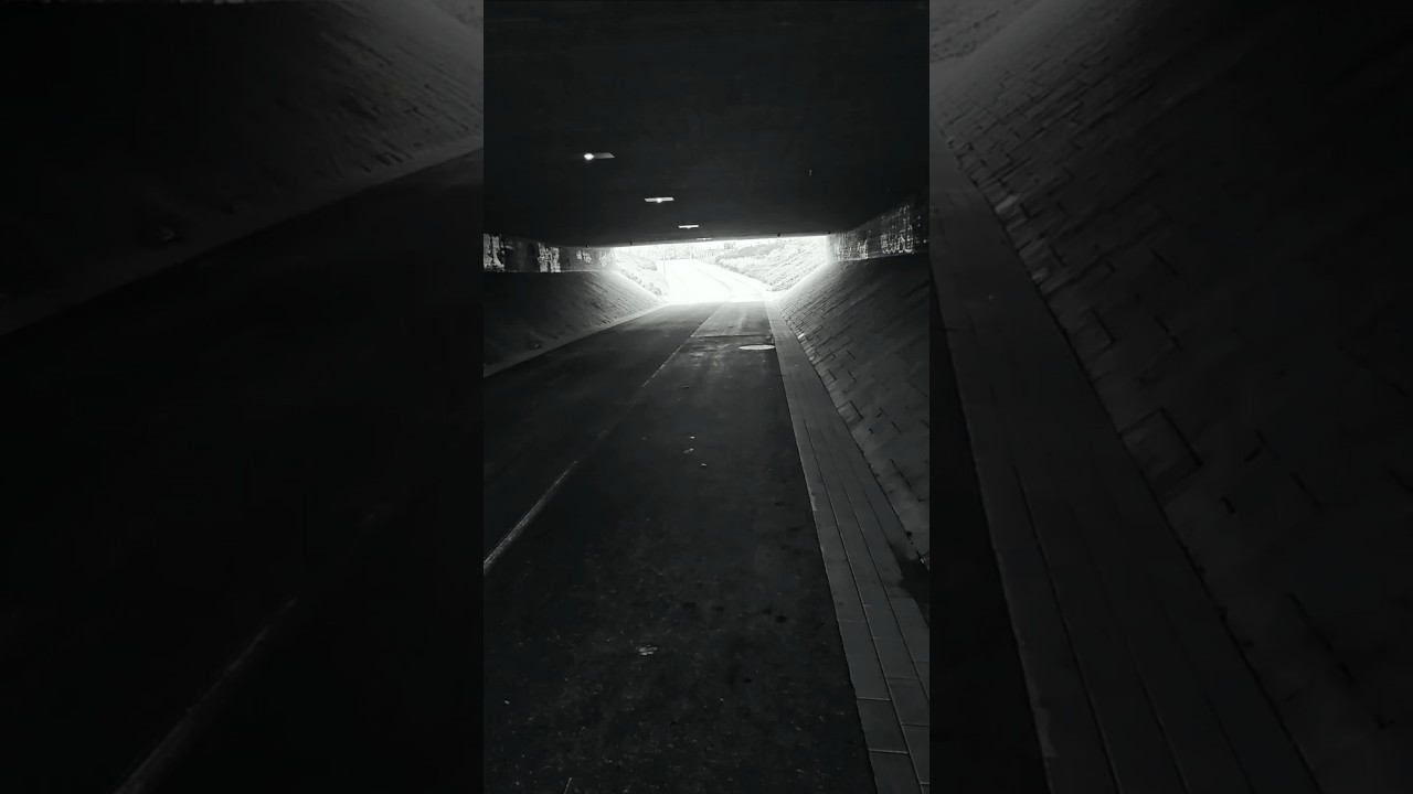 Kaihon kulkija – Valo ja varjo | Portti valoon