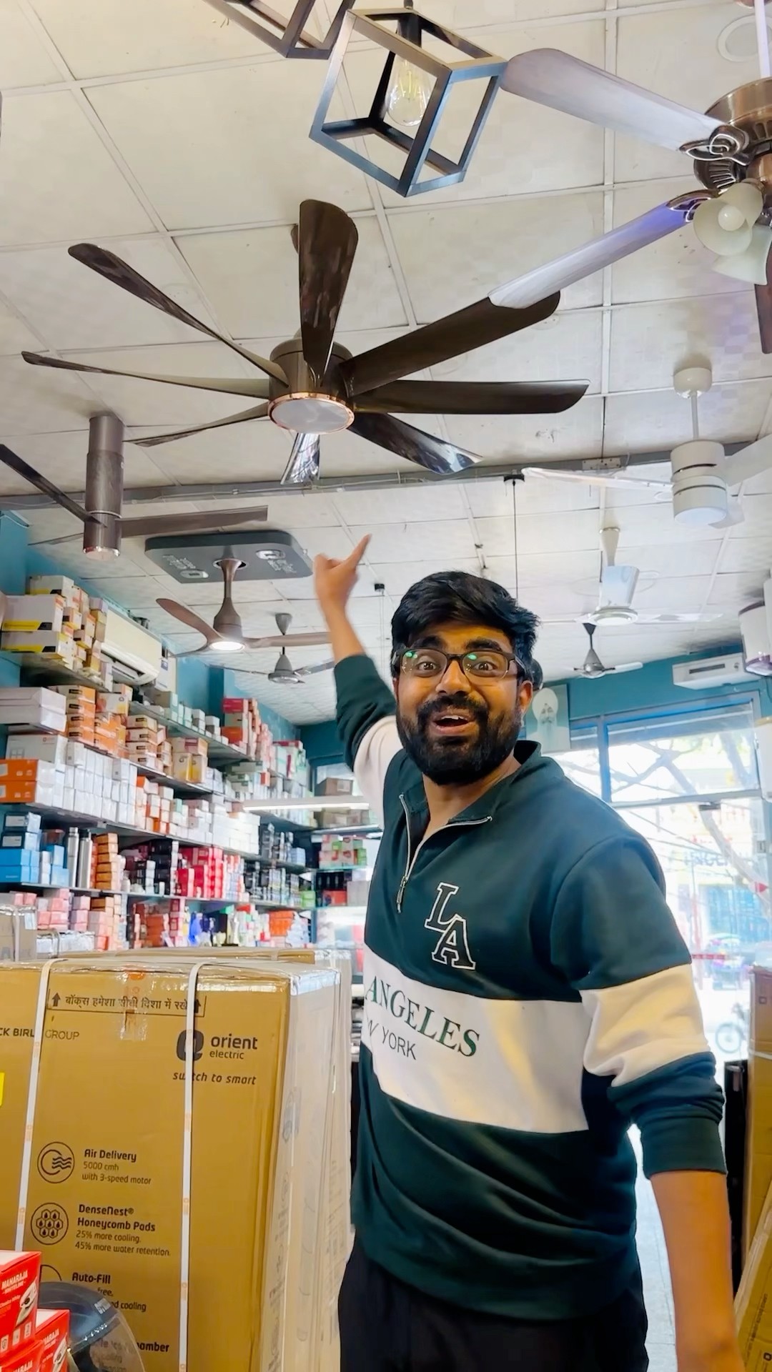 Itna bada fan ? Kon sa le btao ? #dushyantkukreja #shorts