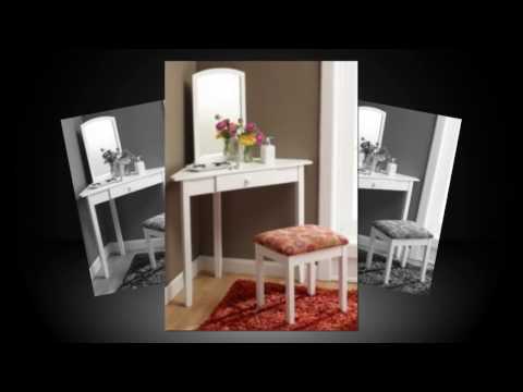वीडियो: सफेद ड्रेसिंग टेबल (42 फोटो): प्रोवेंस शैली में बेडरूम में दराज के साथ एक छोटी सी मेज और क्लासिक डिजाइन के साथ चमक में एक कोने का मॉडल