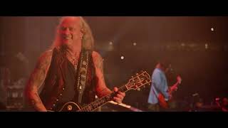 Lynyrd Skynyrd - Gimme Three Steps (Live)