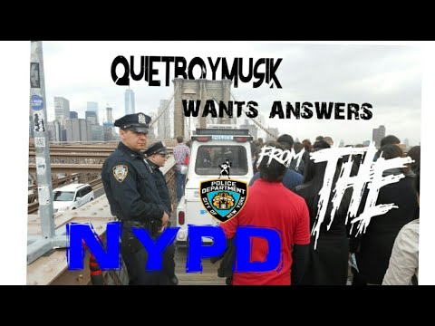 two-nypd-police-officers-get-approached-and-questioned-by-quietboymusik-at-the-brooklyn-bridge