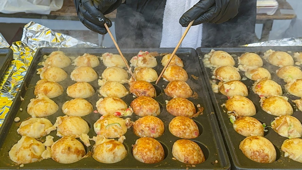 japanese street food - takoyaki 焼きたてたこ焼き - YouTube