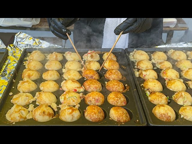 japanese street food - takoyaki  焼きたてたこ焼き