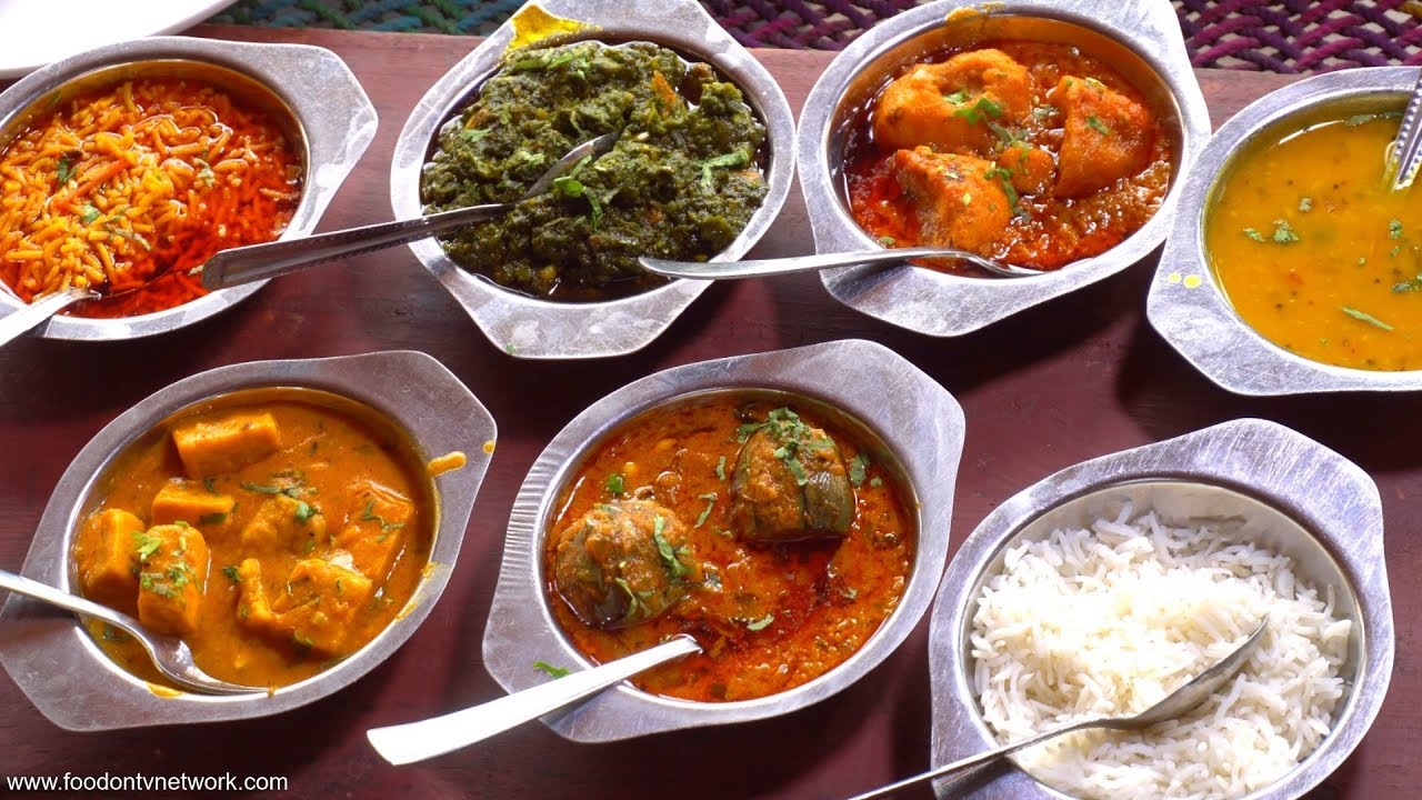 Roadside Dhaba in India | Indian Food With Food Ranger Nikunj Vasoya | Street Food & Travel TV India