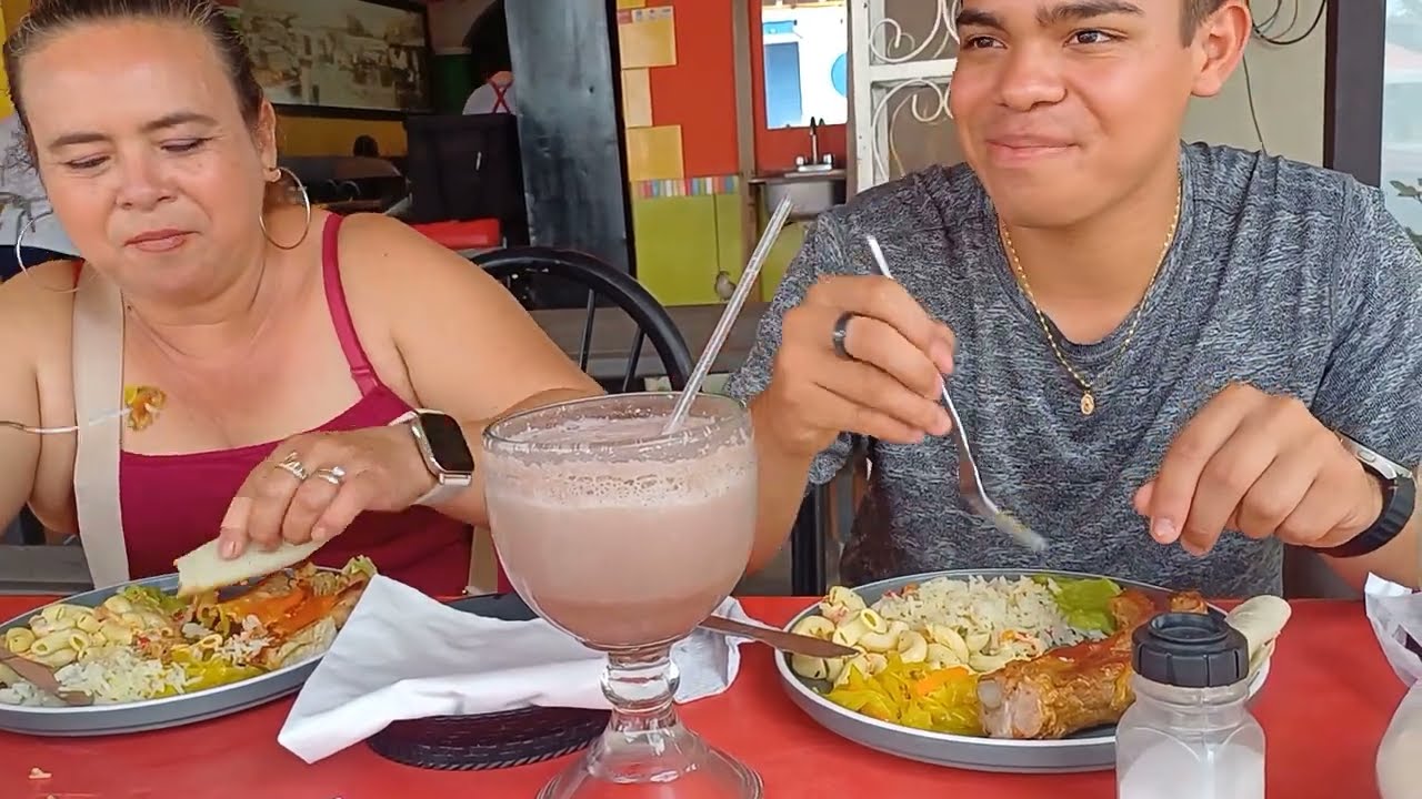 Deyvi invita a comer asu mamá por el dia de la mujer 🙏💜😱 vean que nos dicen