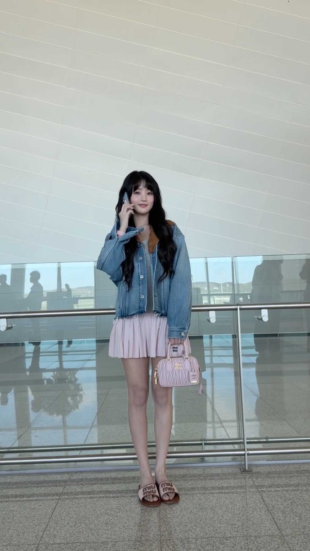 with Pink #MiuMiu #MiuMiuTalesAndTellers 🎀 ‪@miumiu‬ - YouTube