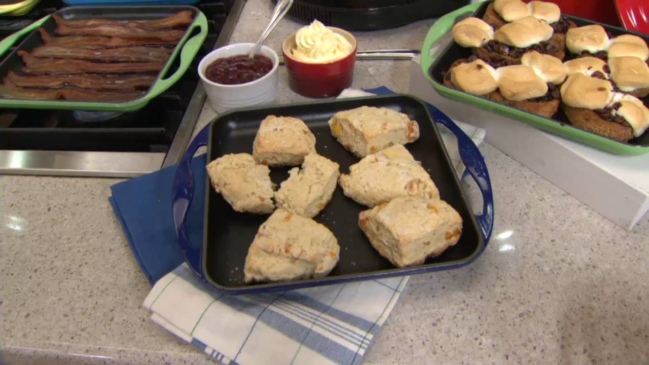 Le Creuset 9.5 Square Cast Iron Griddle Pan on QVC 