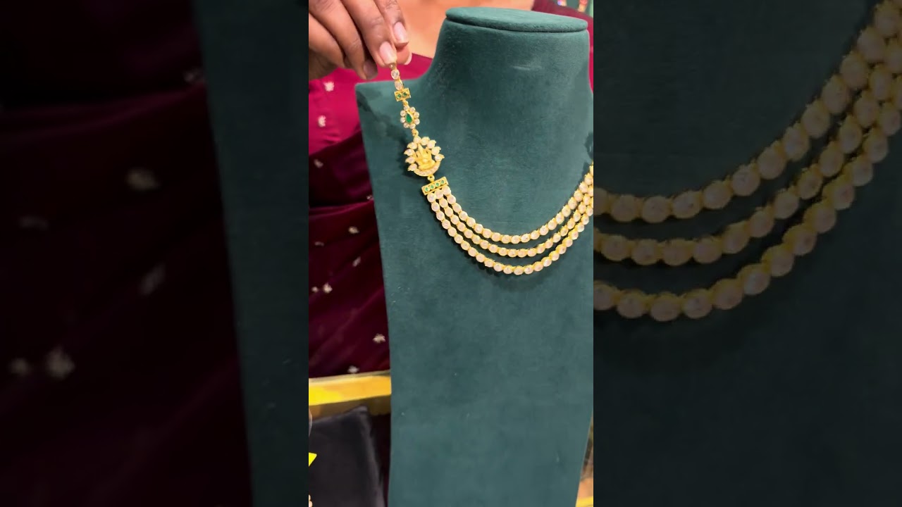 White stone necklace from @TheVelliShop_TVS . 