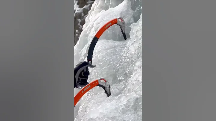 Another Level of climbing on Snow Mountain 🏔️#short#youtube #viralvideo