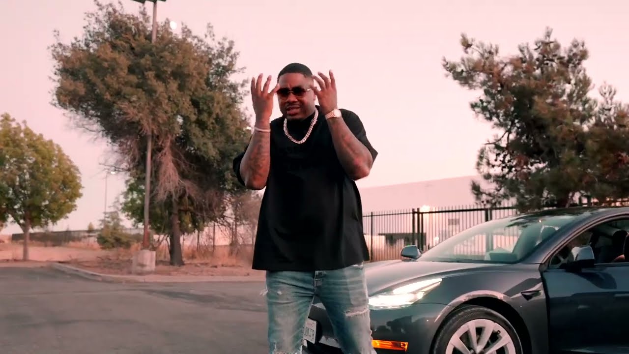 Watch Tommy Grizzcetti "Dookie Dust" directed by @KWelchVisuals on YouTube Watch Tommy Grizzcetti "Dookie Dust" directed by @KWelchVisuals on YouTube