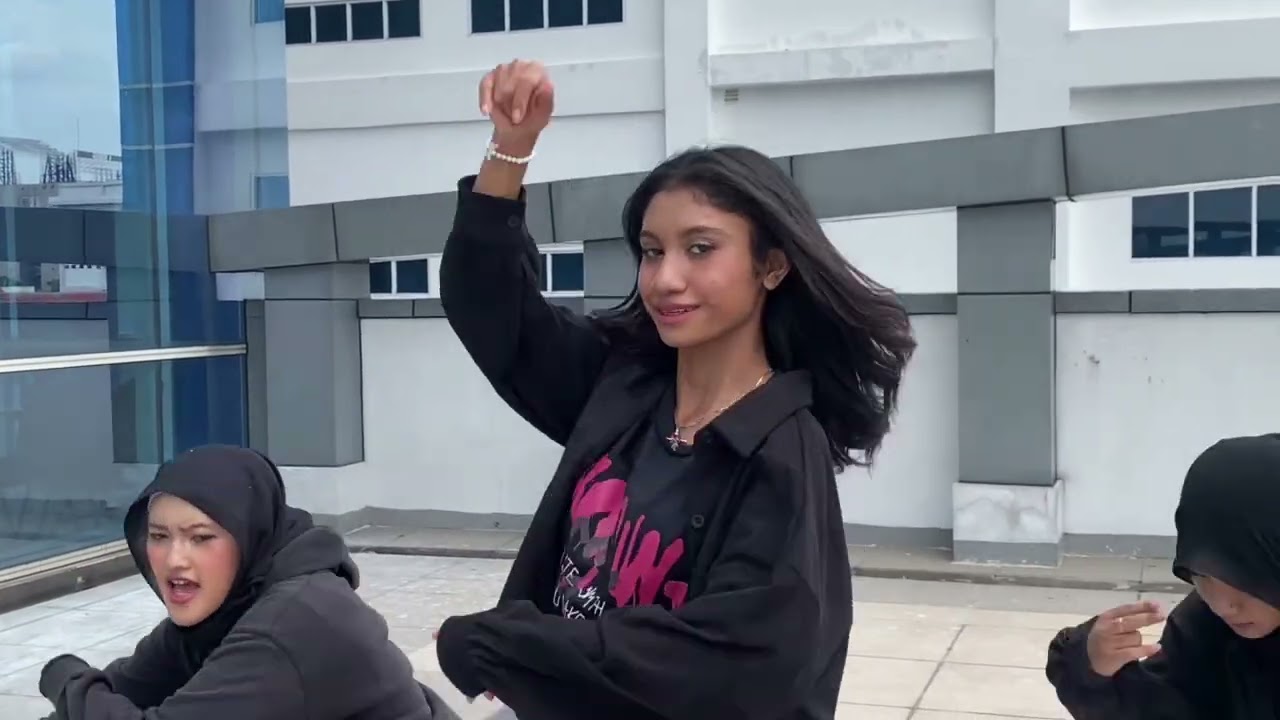 K-Pop Dance Cover TXT (투모로우바이투게더) “Deja Vu” | EANER Project – UKM Tari PENS