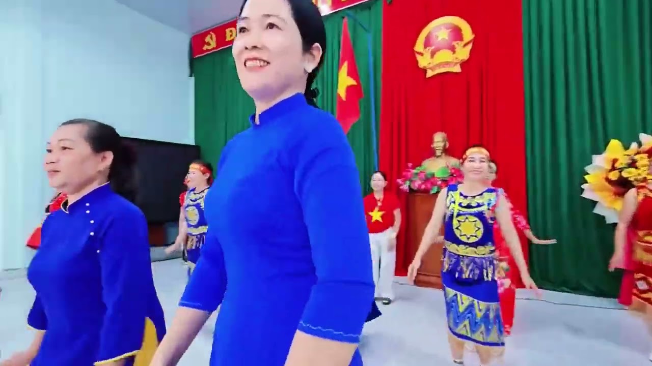 Vũ điệu kết đoàn ST bà Tòng Thị Phóng. Miền núi cảm ơn bà. 21/6/2025