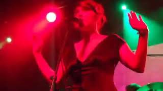 Nouvelle Vague live-  Tainted Love ( Soft Cell  cover)
