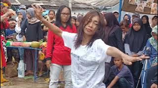 SI CANTIK NDADI KESURUPAN MINTA LAGU JARAN-JARAN CILIK