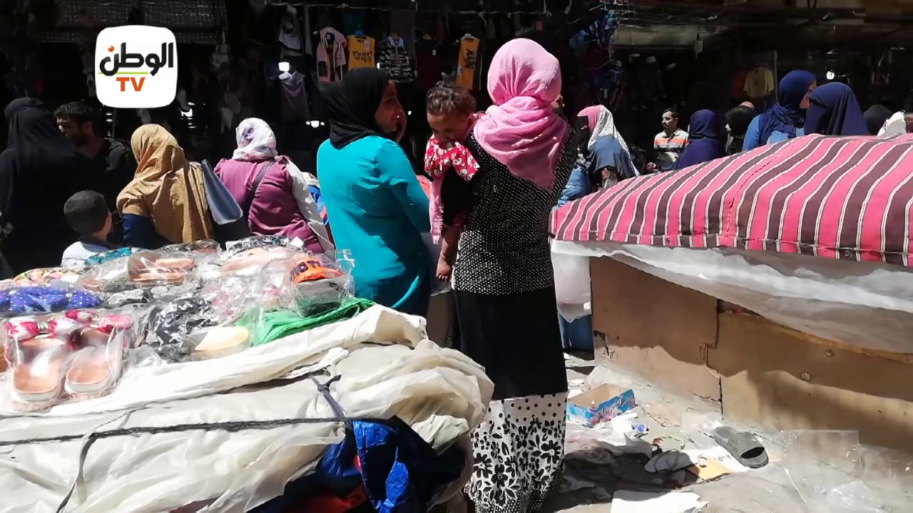 زحام في العتبة بعد عودة البائعين