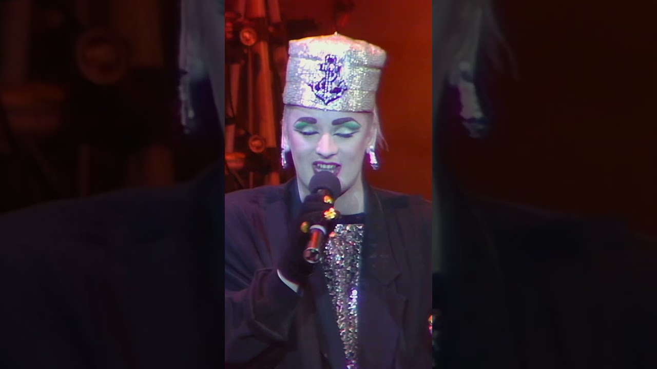 @CultureClubOfficial magnificent entrance by Boy George in Birmingham. #cultureclub #boygeorge