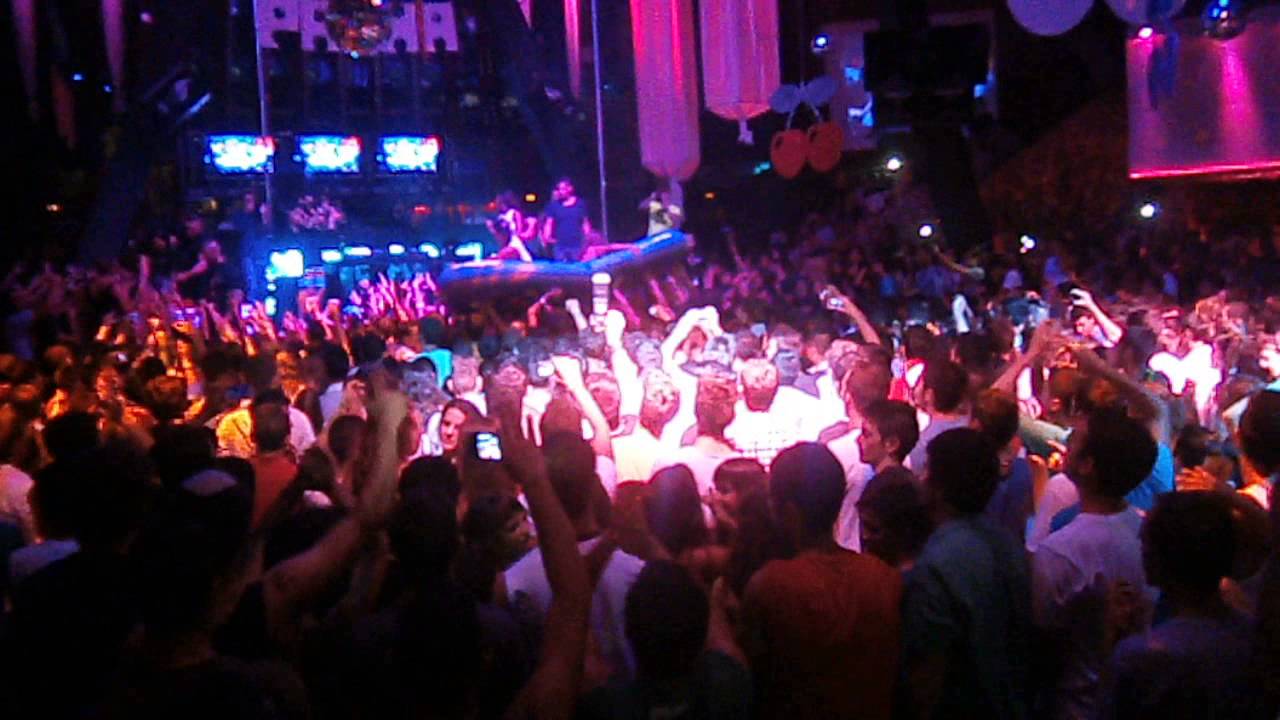 Steve Aoki Pacha Salou Rodeo de barcas sobre el publico YouTube