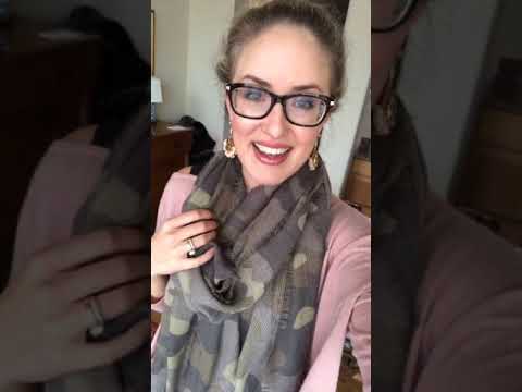 How to wear light jeans for fall