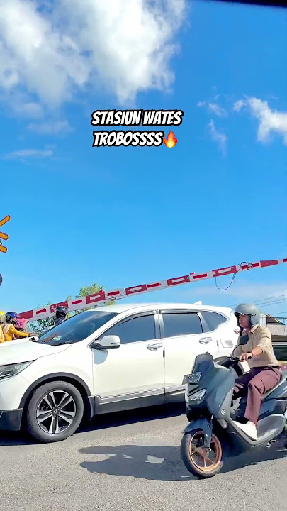 Pengendara Menerobos Perlintasan Kereta Api Stasiun Wates, Palang Alkmaar
