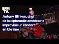 Antony blinken chef de la diplomatie amricaine improvise un concert dans un bar en ukraine
