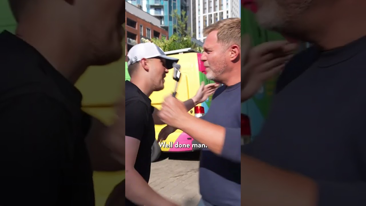 Он гастролирует по Великобритании, помогая ВАШИМ мечтам стать реальностью! 🫵