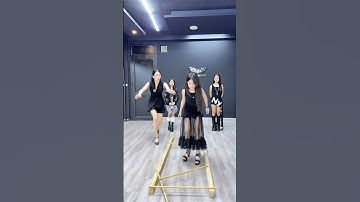 Luyện bước đi đẹp với bài khoảng cách bước chân #bybacademy #thanhhuyennguyen