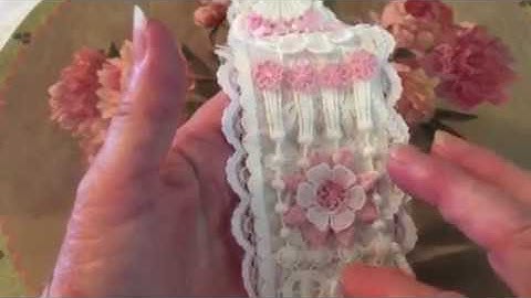 VINTAGE TREASURES Lace Snippet Roll to Hang