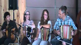 La famille Marcoux- Royer et leur professeur M. Alexandre Caron   accompagné de M. Leduc 2011