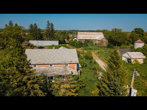 Exploring An ABANDONED 1900s Victorian Farmhouse And Farmer's Market Grounds | Lots Of Stuff Here!