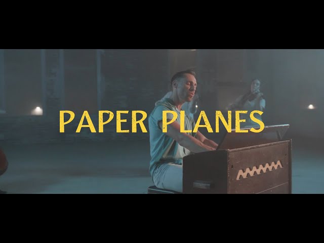Paperplanes - klatka