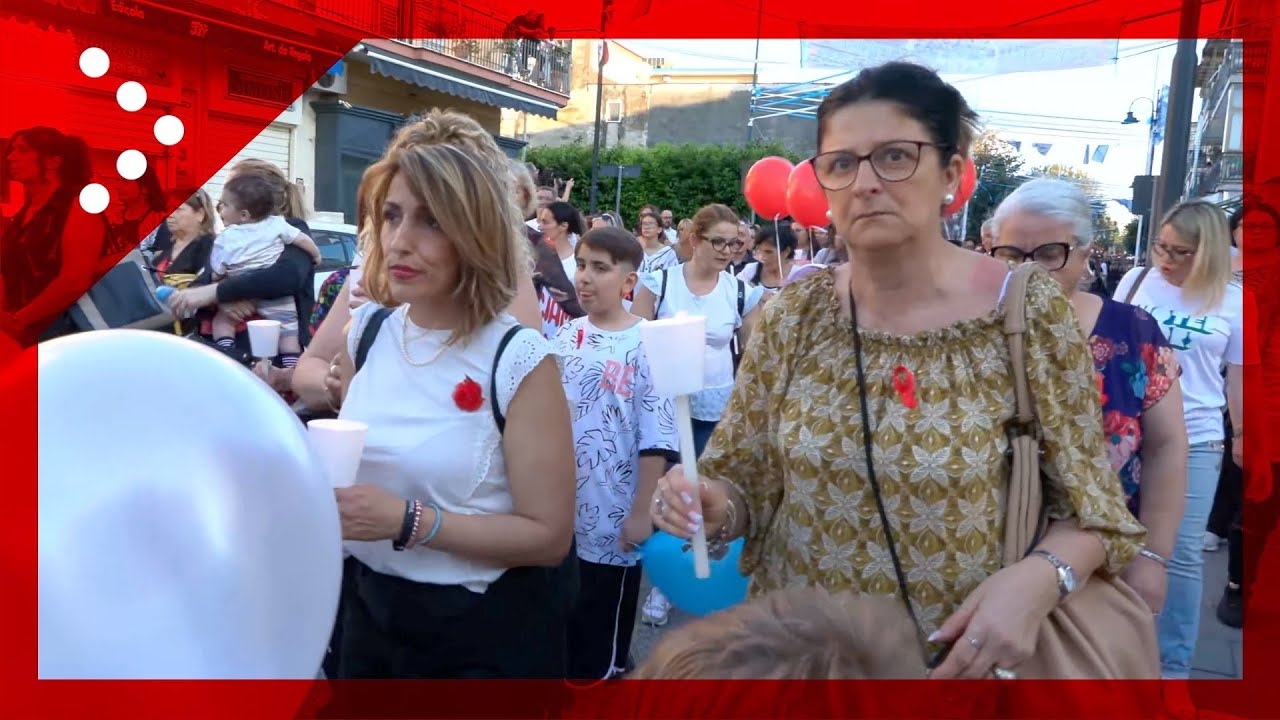 Sant'Antimo (Napoli), i primi passi della fiaccolata in memoria di Giulia Tramontano