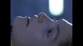 Ed Harris beats Mary Elizabeth Mastrantonio back to life in The Abyss