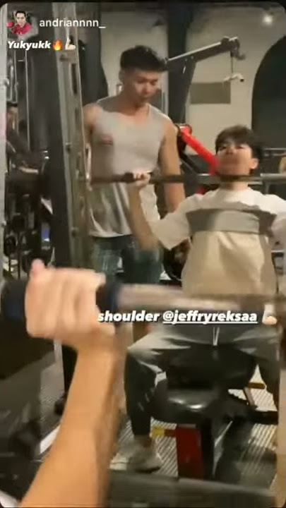 Jeffry reksa Coba Gym didepan putri delina