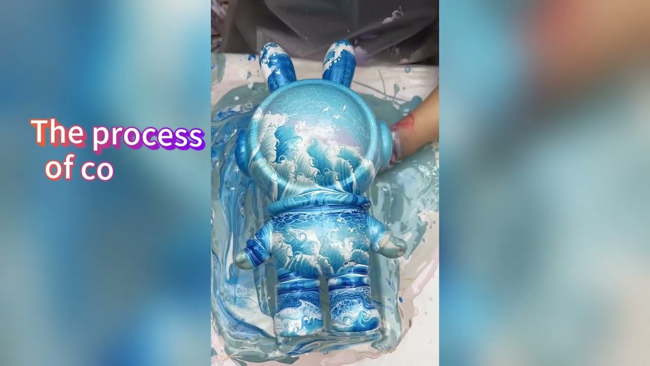 The process of creating the blue fluid art rabbit.｜